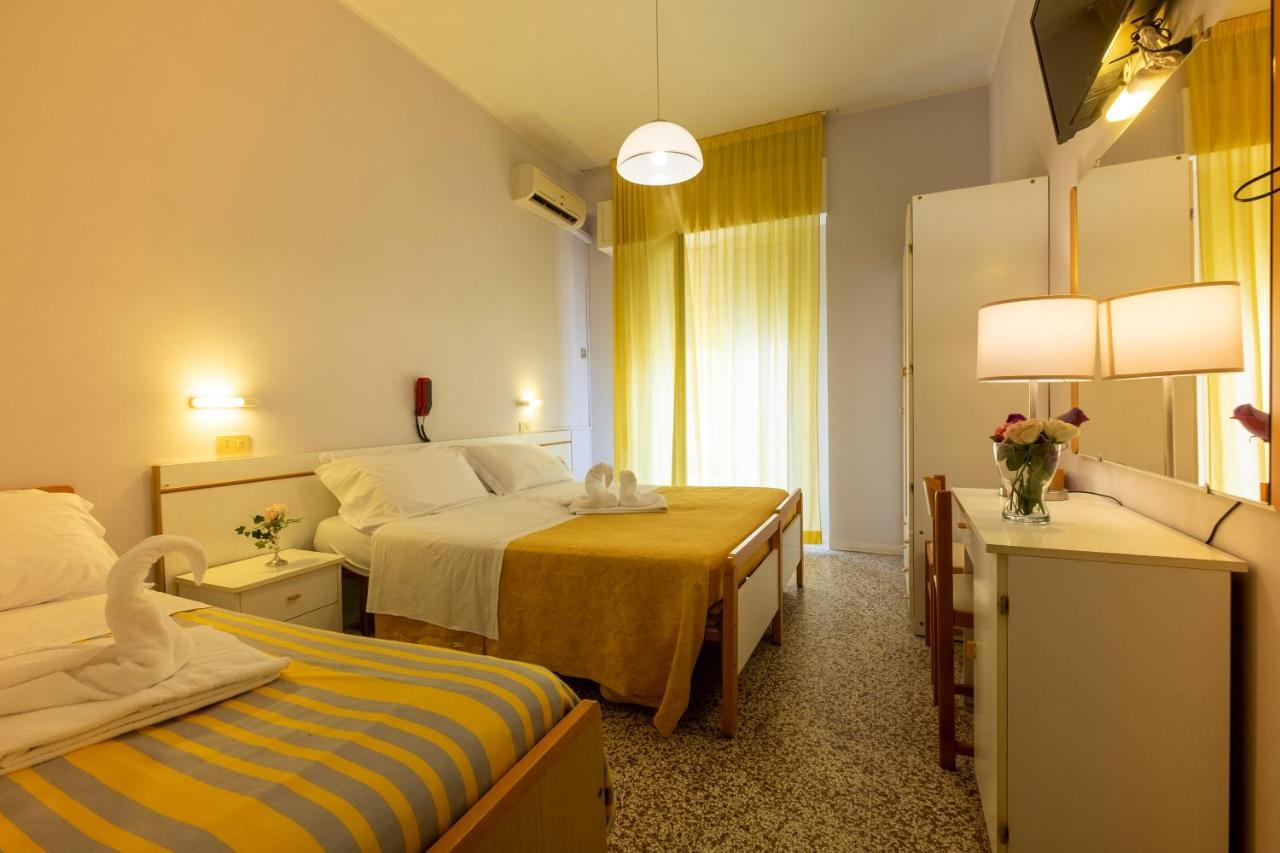 Hotel Giumer ริมินี ภายนอก รูปภาพ