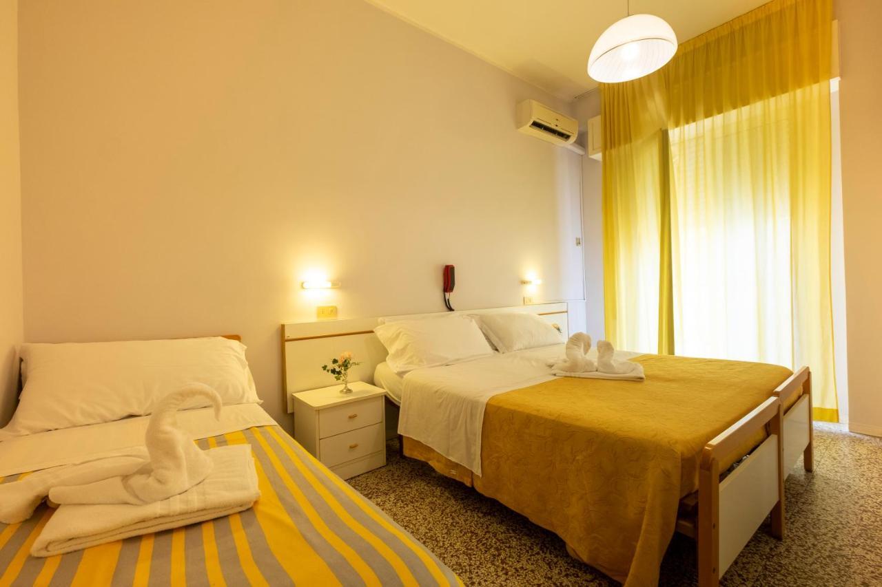 Hotel Giumer ริมินี ภายนอก รูปภาพ