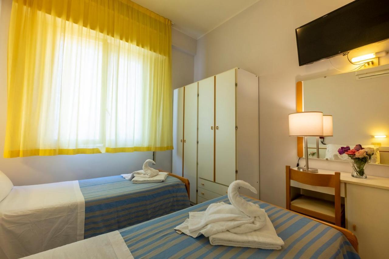 Hotel Giumer ริมินี ภายนอก รูปภาพ