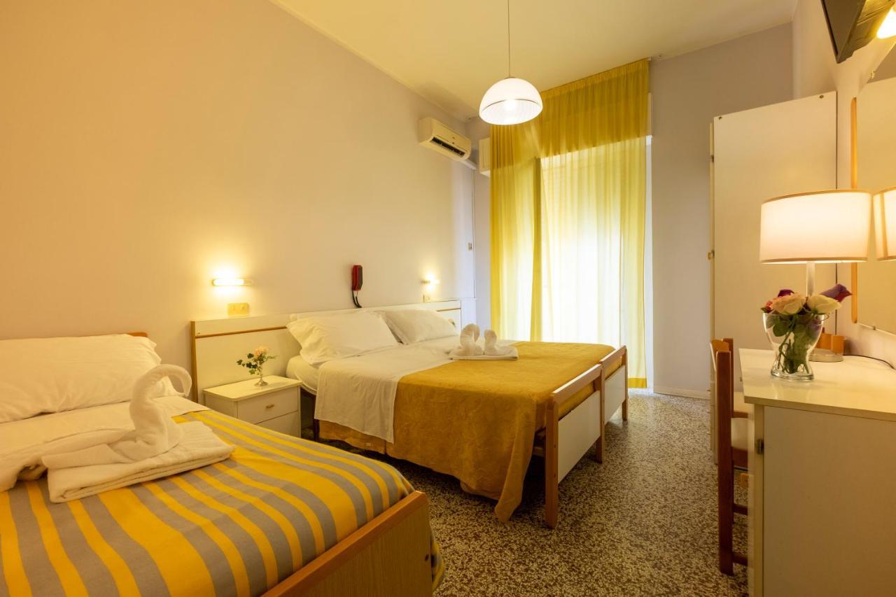 Hotel Giumer ริมินี ภายนอก รูปภาพ