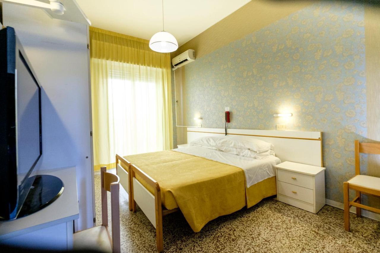 Hotel Giumer ริมินี ภายนอก รูปภาพ
