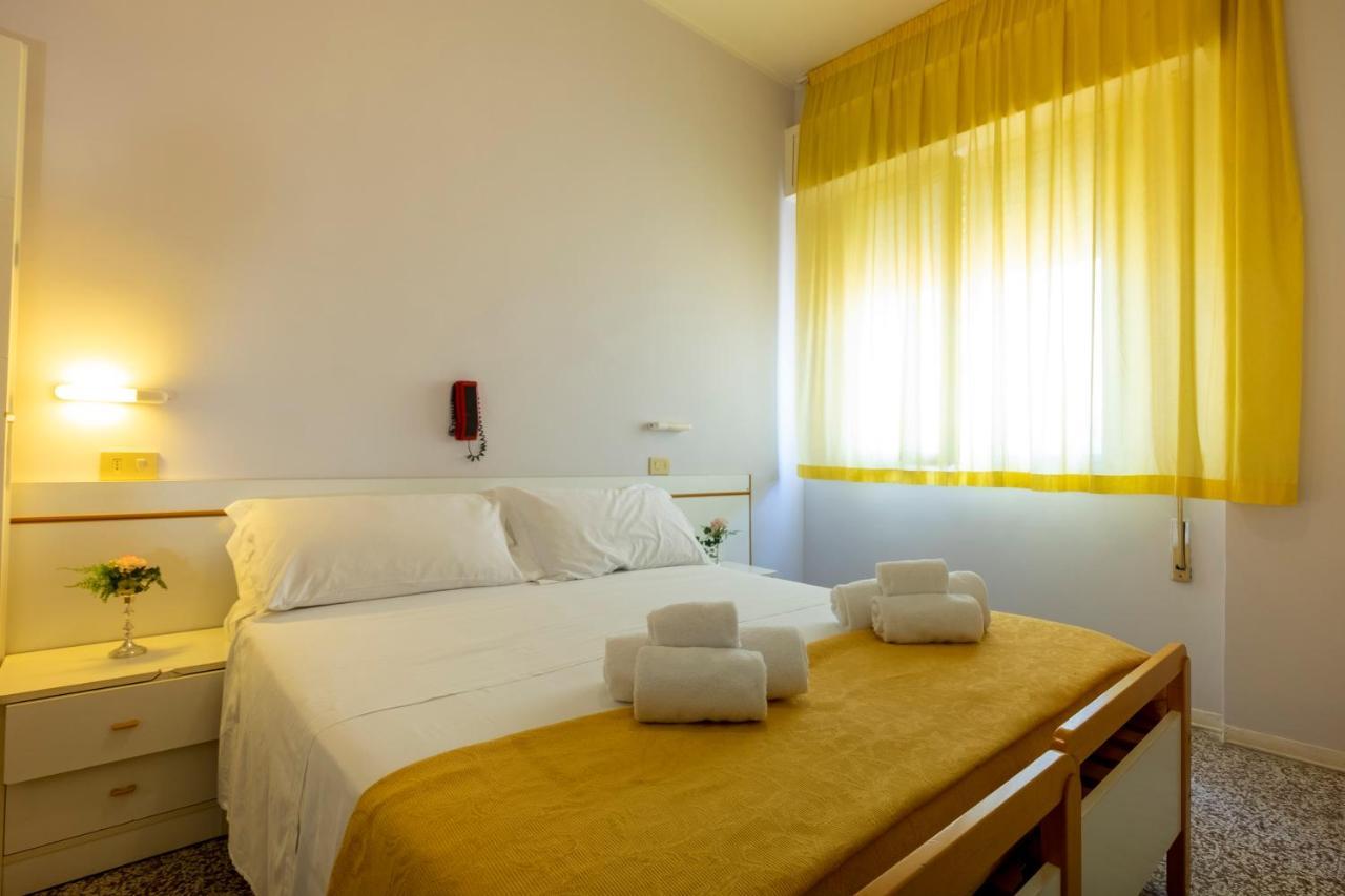 Hotel Giumer ริมินี ภายนอก รูปภาพ