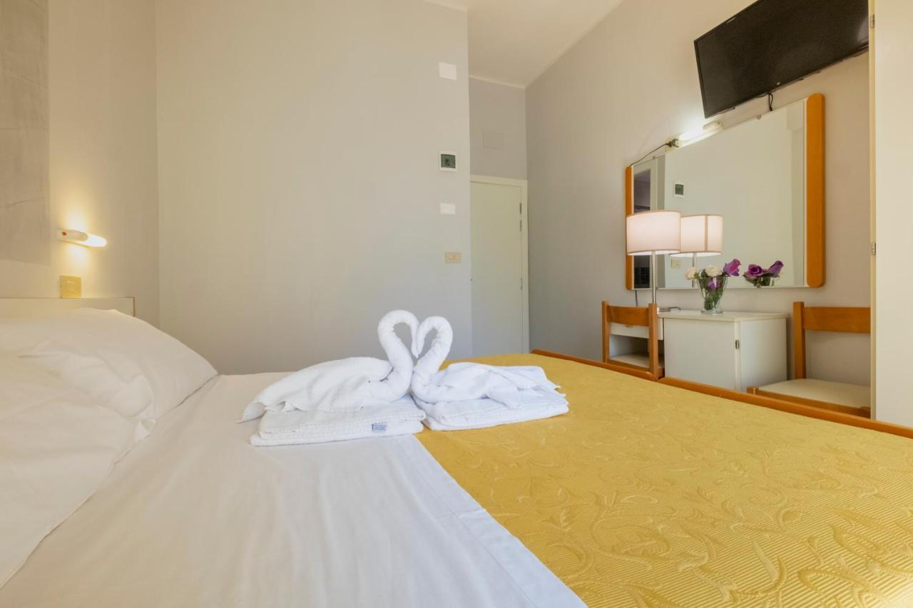 Hotel Giumer ริมินี ภายนอก รูปภาพ