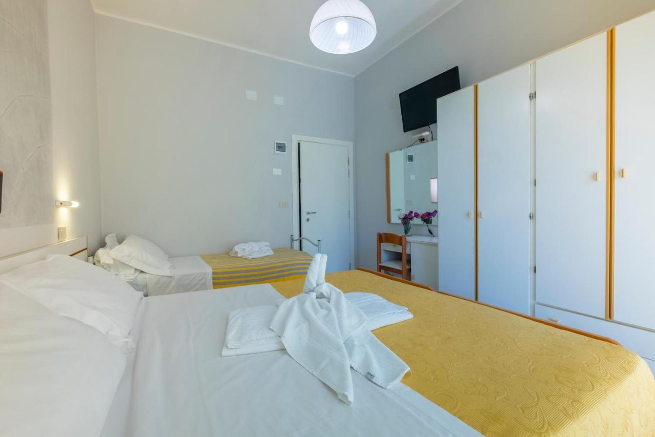 Hotel Giumer ริมินี ภายนอก รูปภาพ