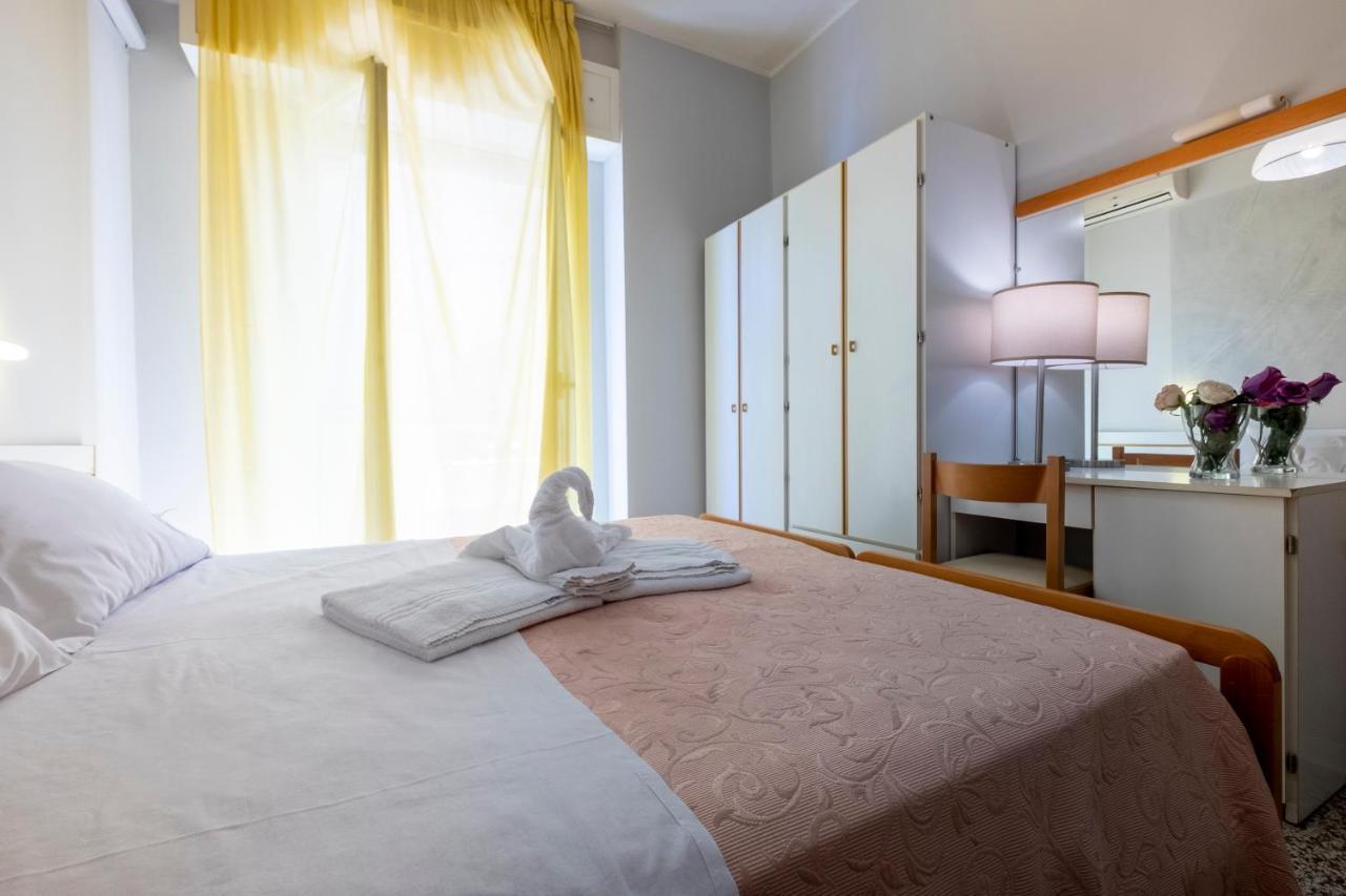Hotel Giumer ริมินี ภายนอก รูปภาพ