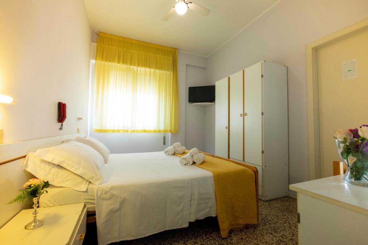 Hotel Giumer ริมินี ภายนอก รูปภาพ