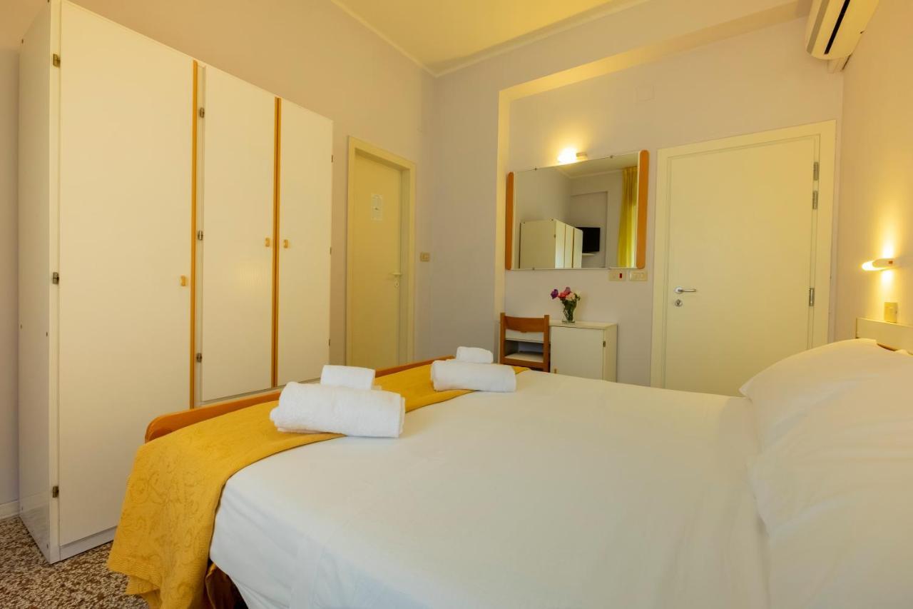 Hotel Giumer ริมินี ภายนอก รูปภาพ