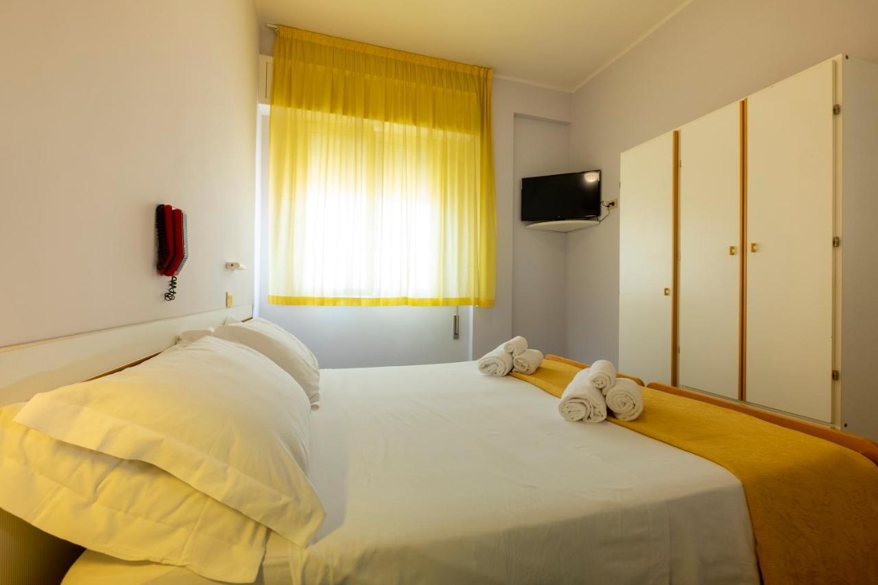 Hotel Giumer ริมินี ภายนอก รูปภาพ