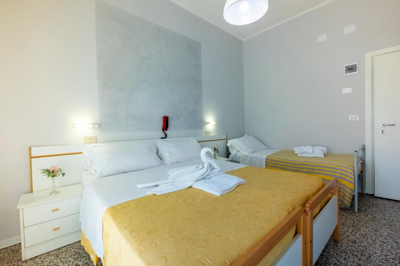 Hotel Giumer ริมินี ภายนอก รูปภาพ