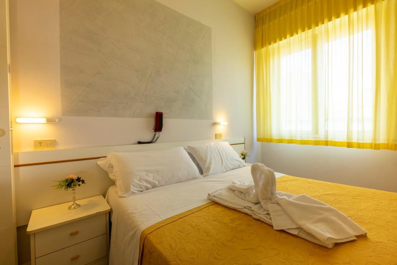 Hotel Giumer ริมินี ภายนอก รูปภาพ