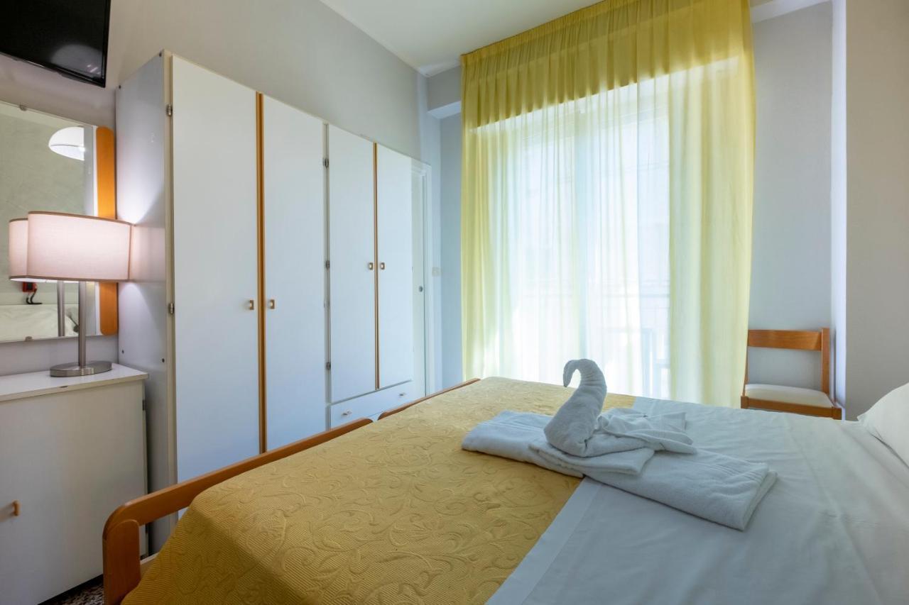 Hotel Giumer ริมินี ภายนอก รูปภาพ