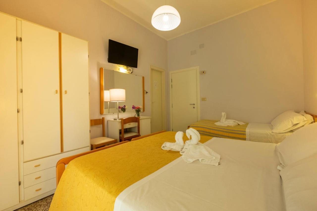 Hotel Giumer ริมินี ภายนอก รูปภาพ