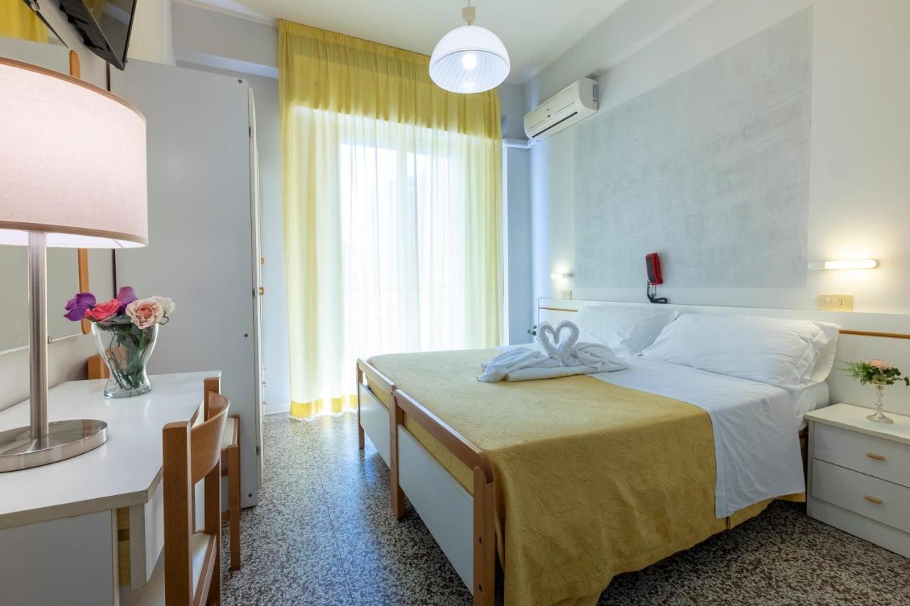 Hotel Giumer ริมินี ภายนอก รูปภาพ