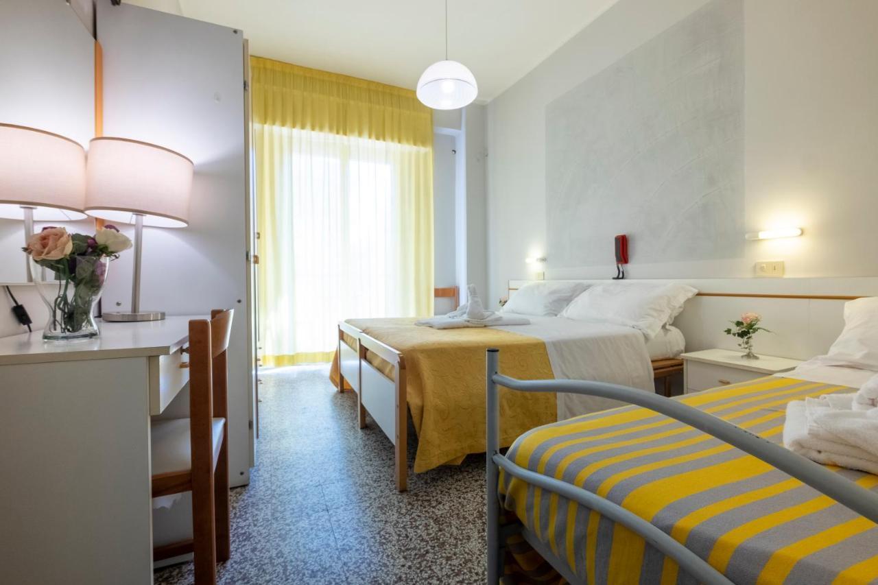 Hotel Giumer ริมินี ภายนอก รูปภาพ