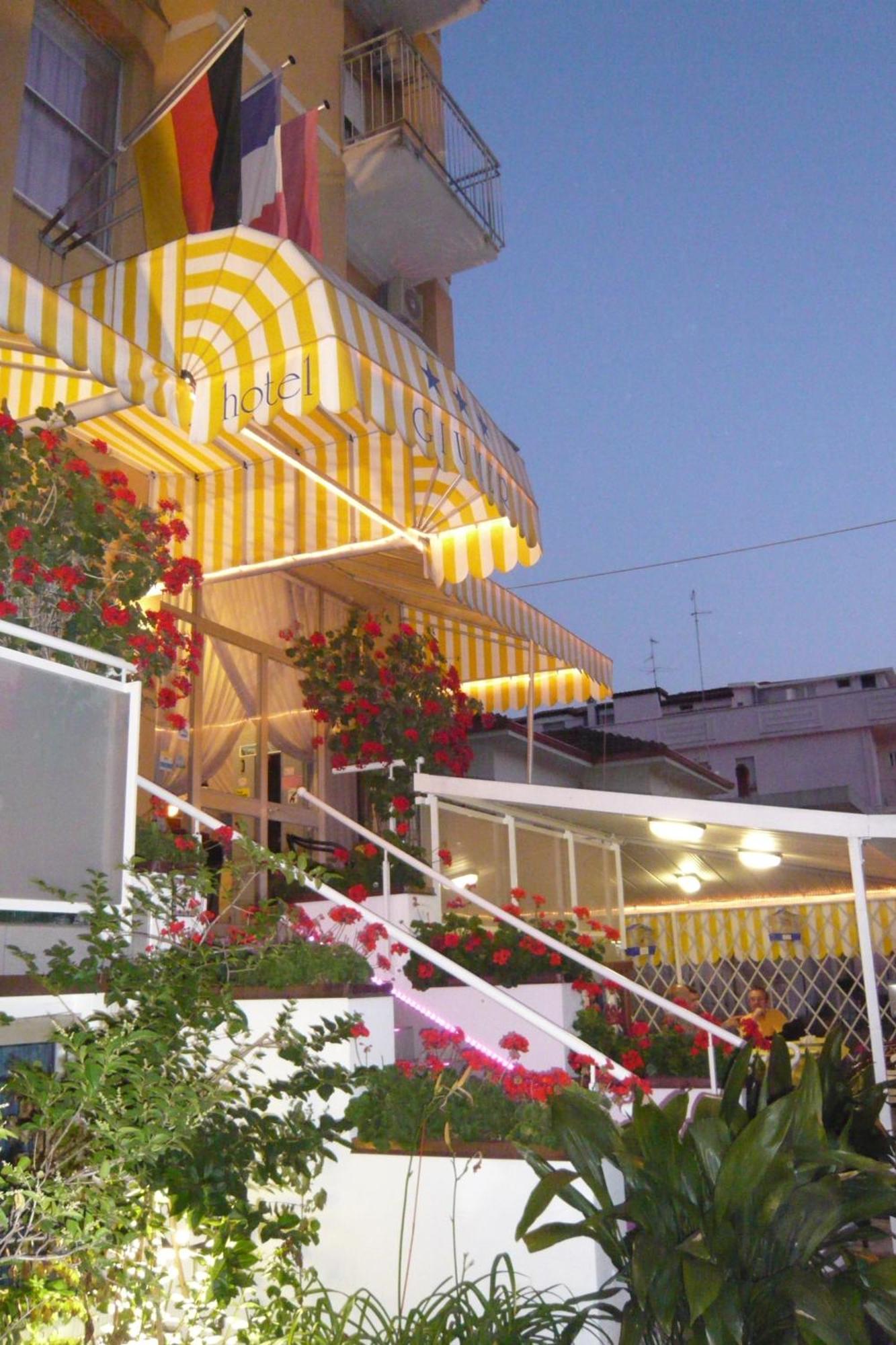 Hotel Giumer ริมินี ภายนอก รูปภาพ